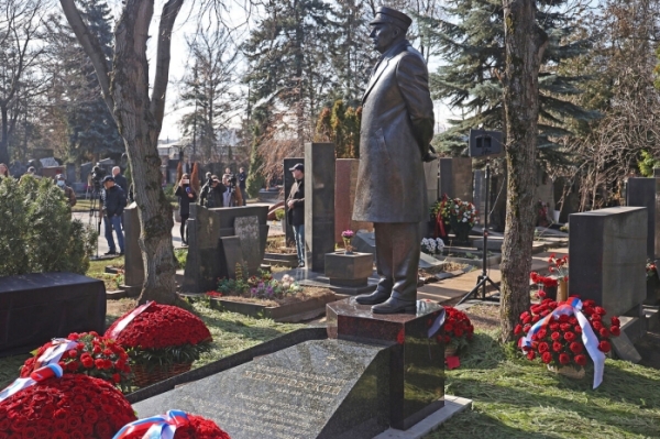 Памятник Владимиру Жириновскому появился в Москве