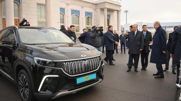 Эрдоган подарил Токаеву электромобиль турецкого производства (фото, видео)