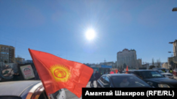 Запланированный в Бишкеке автопробег против изменения государственного флага не состоялся