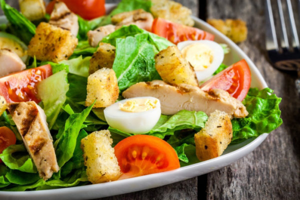 Какие ингредиенты в салатах влияют на вес тела — диетолог
