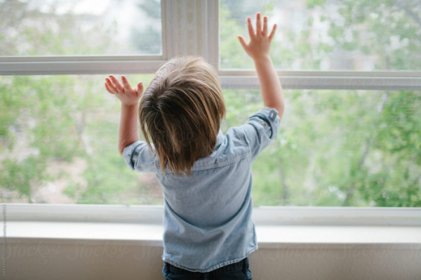 В детском саду ребенок выпал из окна в Алтае