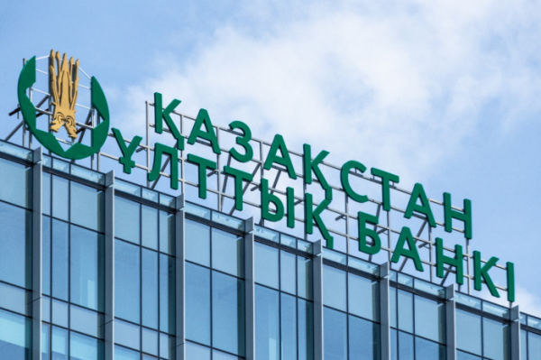 Почему ваша хата всегда с краю — журналисты главе Нацбанка