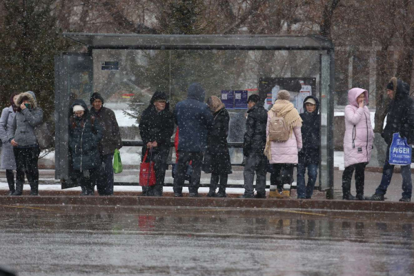 Штормовое предупреждение объявлено на большей части Казахстана