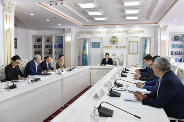 Карин провел заседание комиссии по присуждению госпремий РК