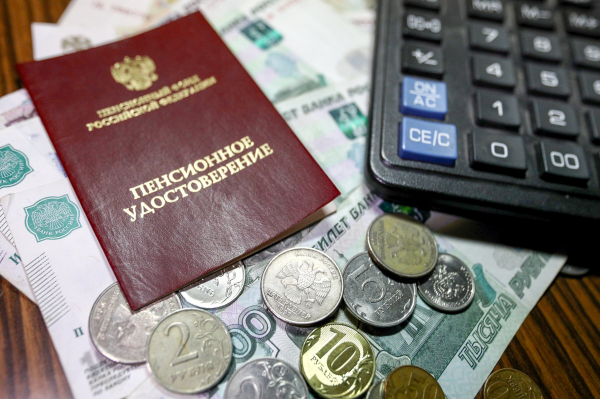 Бумажная трудовая книжка может лишить стажа для пенсии: это нужно знать