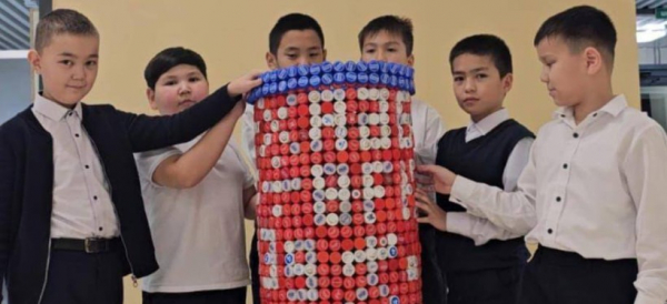 Школьники изготовили EcoBox из пластиковых крышек в Семее