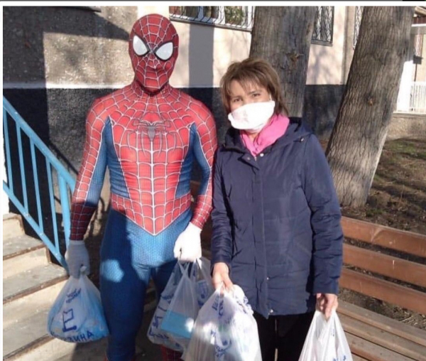 «Городу нужен новый герой!»: В Алматы появился супергерой, помогающий людям в темных переулках.