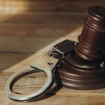 Судебного исполнителя осудили за то, что снял арест со счета должника в Алматы
