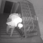 Мужчину вынесли из подъезда с пакетом на голове в Алматы: полиция завела дело (видео)